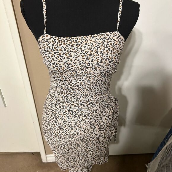Abercrombie & Fitch Dresses & Skirts - Abercrombie Leopard Print Mini Dress XS
